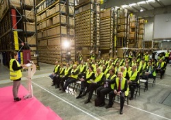 Sareteknika inaugura un nuevo almacén con capacidad para gestionar 60.000 referencias originales
